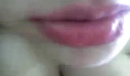 بالطبع جميلة ممتلئة الجسم سكس اجنبي للكبار فقط بيلا أكل