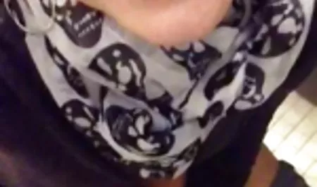 تحقق Skype الخاص سكساجنبي مترجم بك