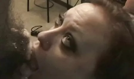 الزوجة الشابة افلام سكسس اجنبي في الماء ، وترك الأبيض بأي 0